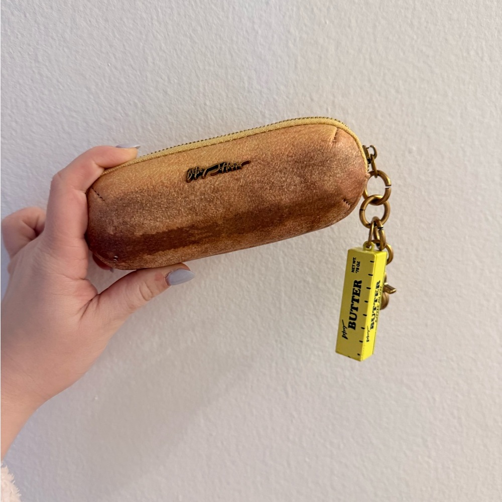 NWOT Betsey Johnson Baguette About It Coin Purse - Picture 3 of 3
